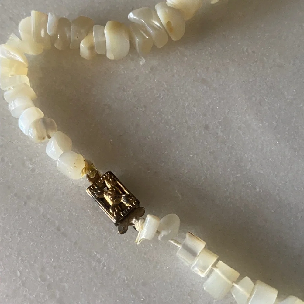 Vintage‎ White Mother of Pearl Chip Necklace
